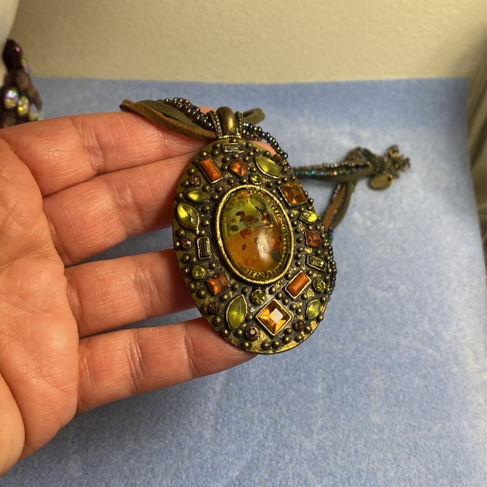 Vintage medallion Necklace - Picture 3 of 4